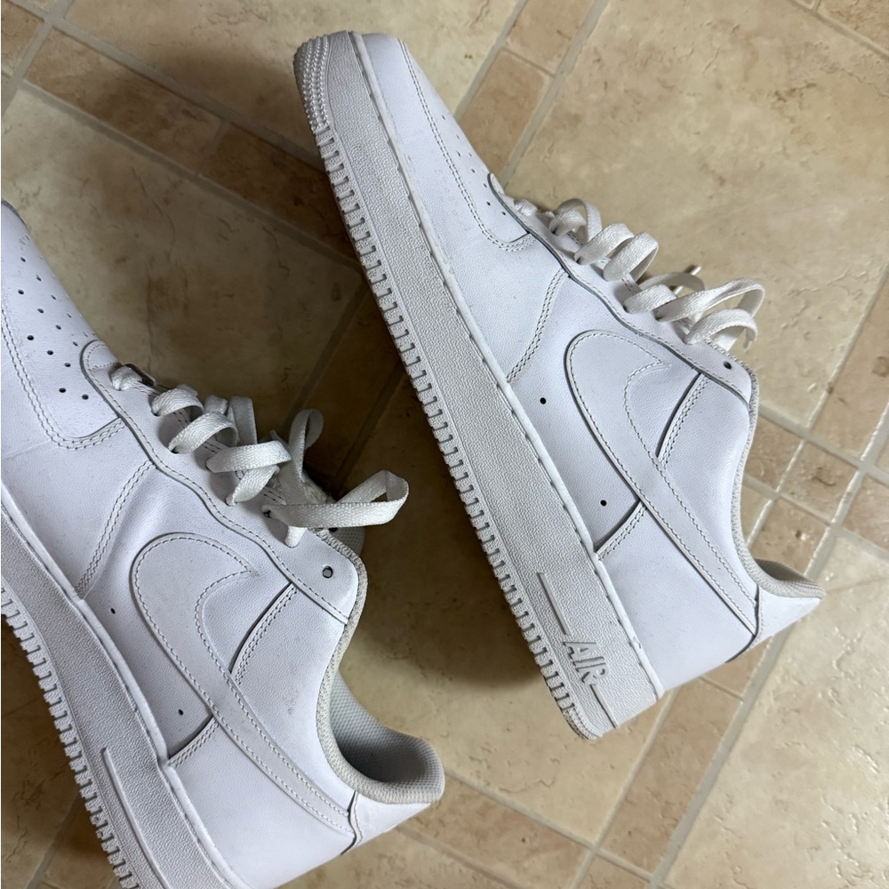 White Nike Air Force 1